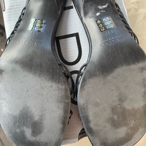 Black Aldo sandals size 7 with a silver clasp - Picture 3 of 5